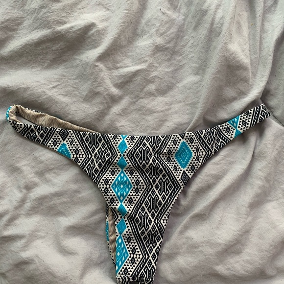 Thai Axel bottoms - Picture 2 of 3